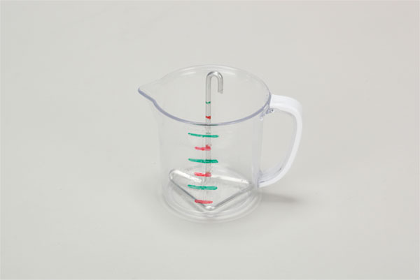 Measuring cup that is accurate even when tilted