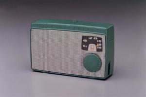 日本初のトランジスタラジオ「TR-55」