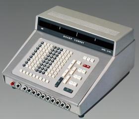 世界初のオールトランジスタによる電卓　CS-10A（1964年）