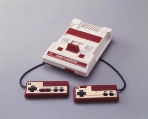 1983年発売の「ファミリーコンピュータ」