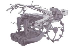 図2 動力2条田植機(苗播機)TP20型(ダイキン工業)