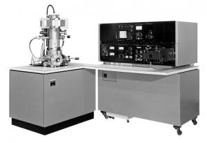 図3:世界初の商用FE-SEM「HFS-2形」(1972年)