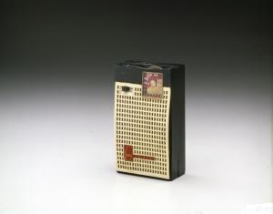 図1 幻のラジオ「TR-52」