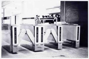 阪急北千里駅に設置された自動改札機